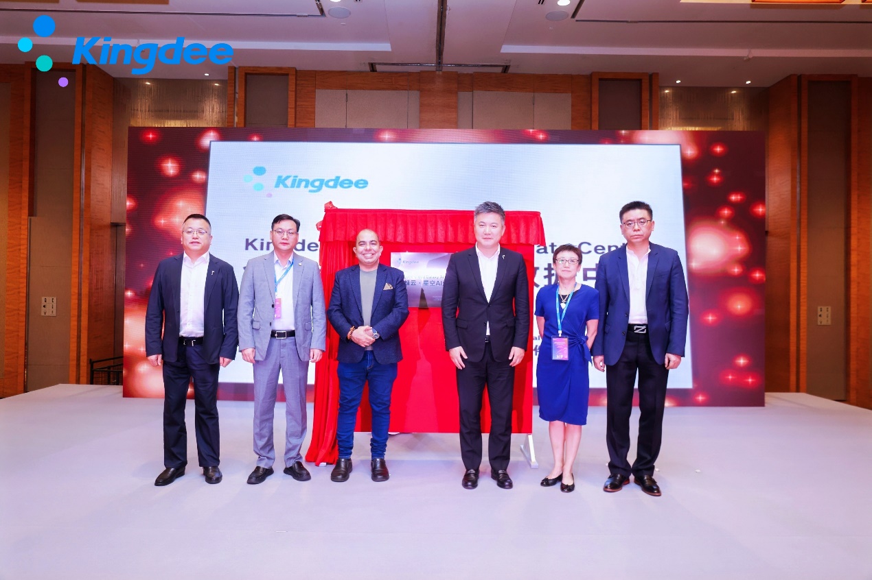 99499威尼斯动力受邀加入金蝶新加坡数据中心揭幕暨金蝶新加坡开业仪式：携手共创全球化新征程